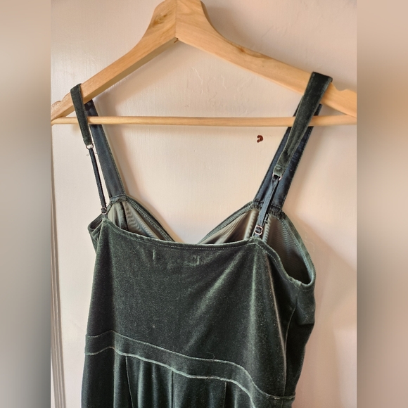 Abercrombie & Fitch Dark Green Velvet Bow Wide-Leg Jumpsuit - Picture 6 of 8